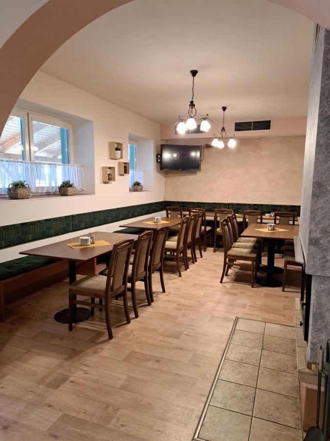 Penzion A Pizzerie Na Zalozne Kobylí المظهر الخارجي الصورة