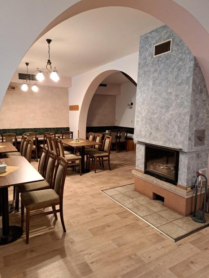 Penzion A Pizzerie Na Zalozne Kobylí المظهر الخارجي الصورة