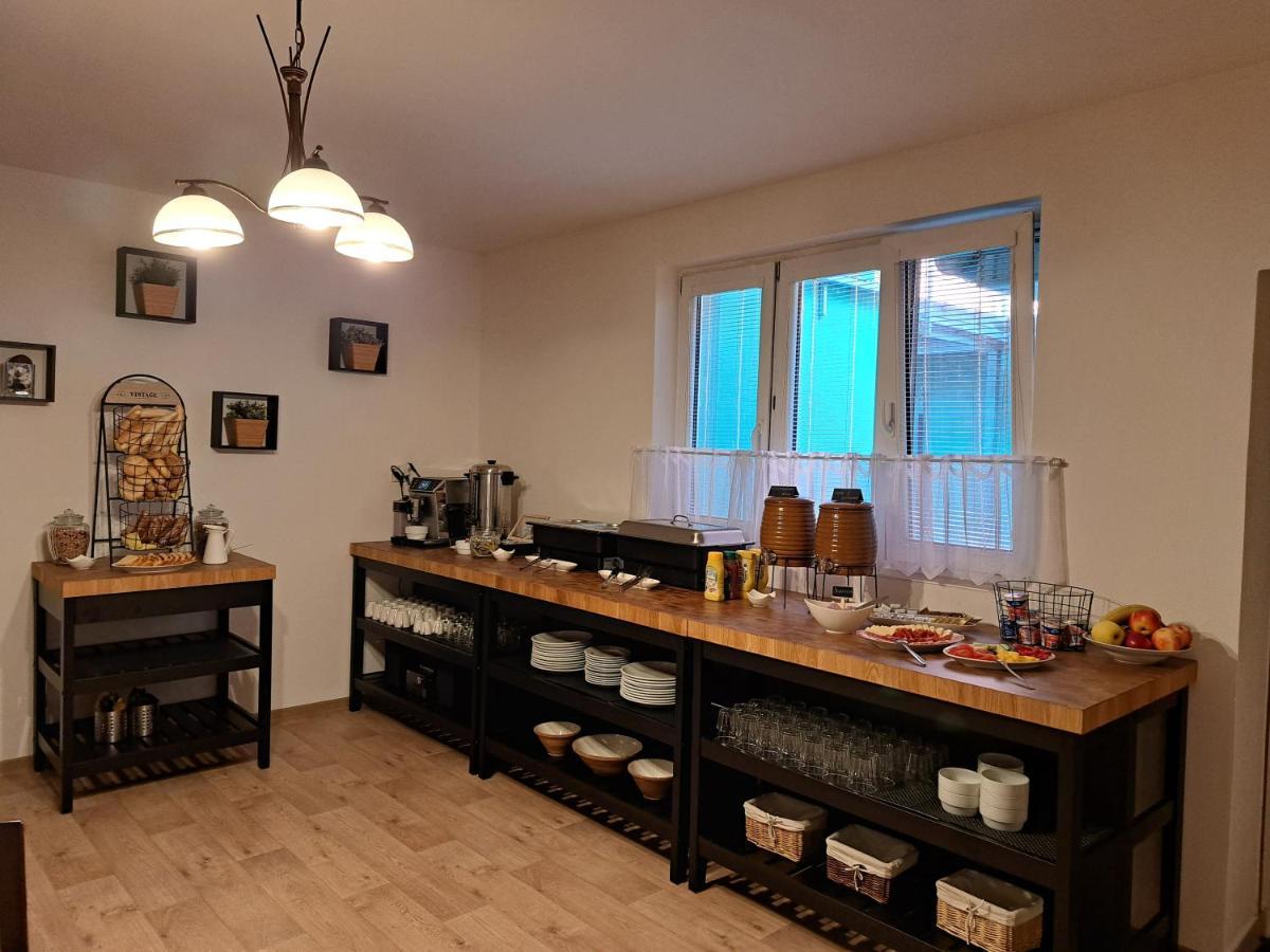 Penzion A Pizzerie Na Zalozne Kobylí المظهر الخارجي الصورة