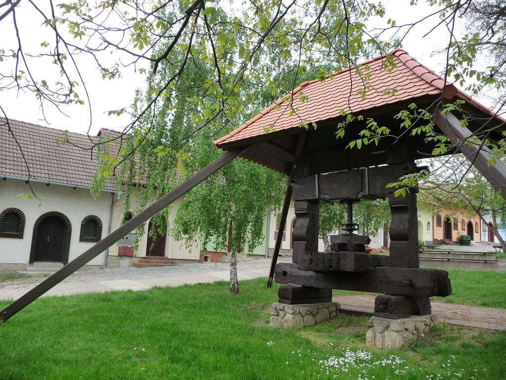 Penzion A Pizzerie Na Zalozne Kobylí المظهر الخارجي الصورة